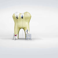 Ads: Advertisement for a dental clinic.