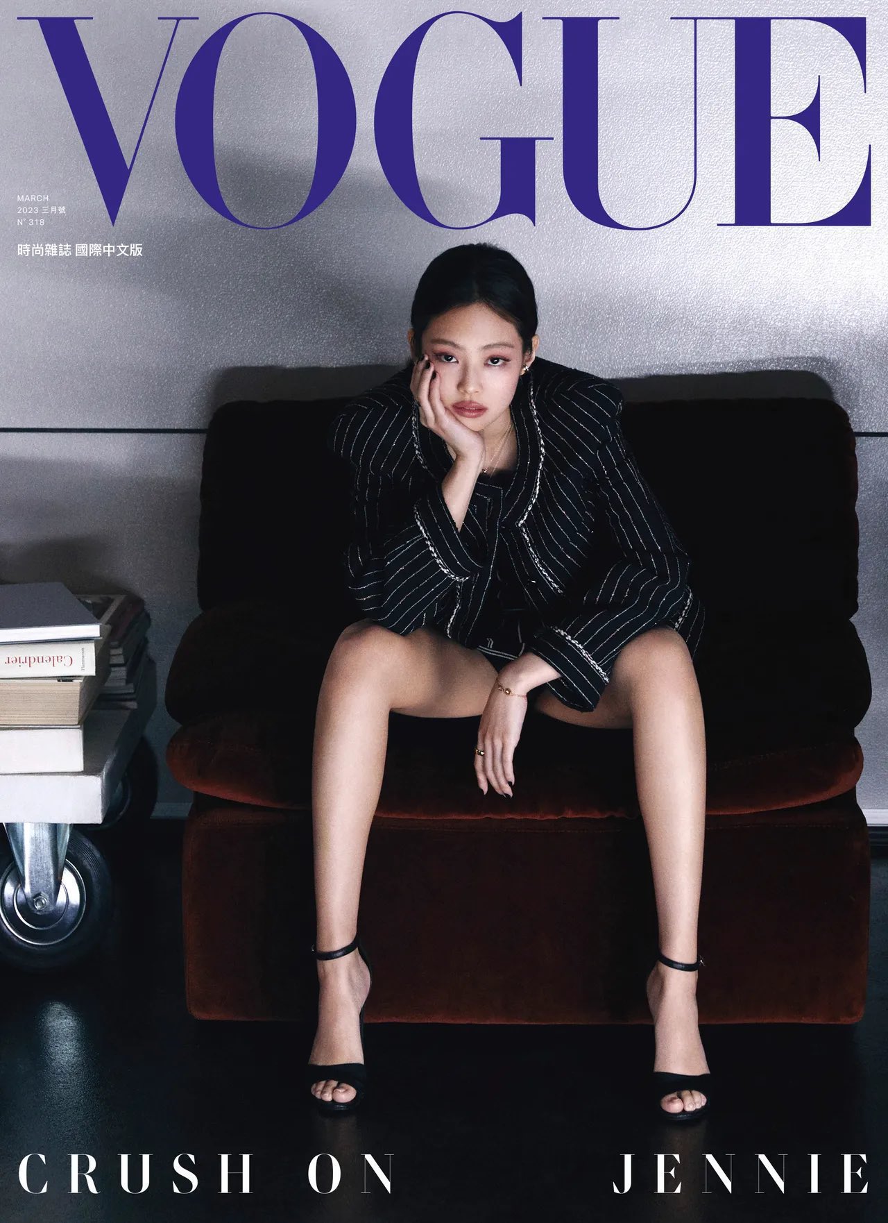 Обложка журнала VOGUE с Jennie