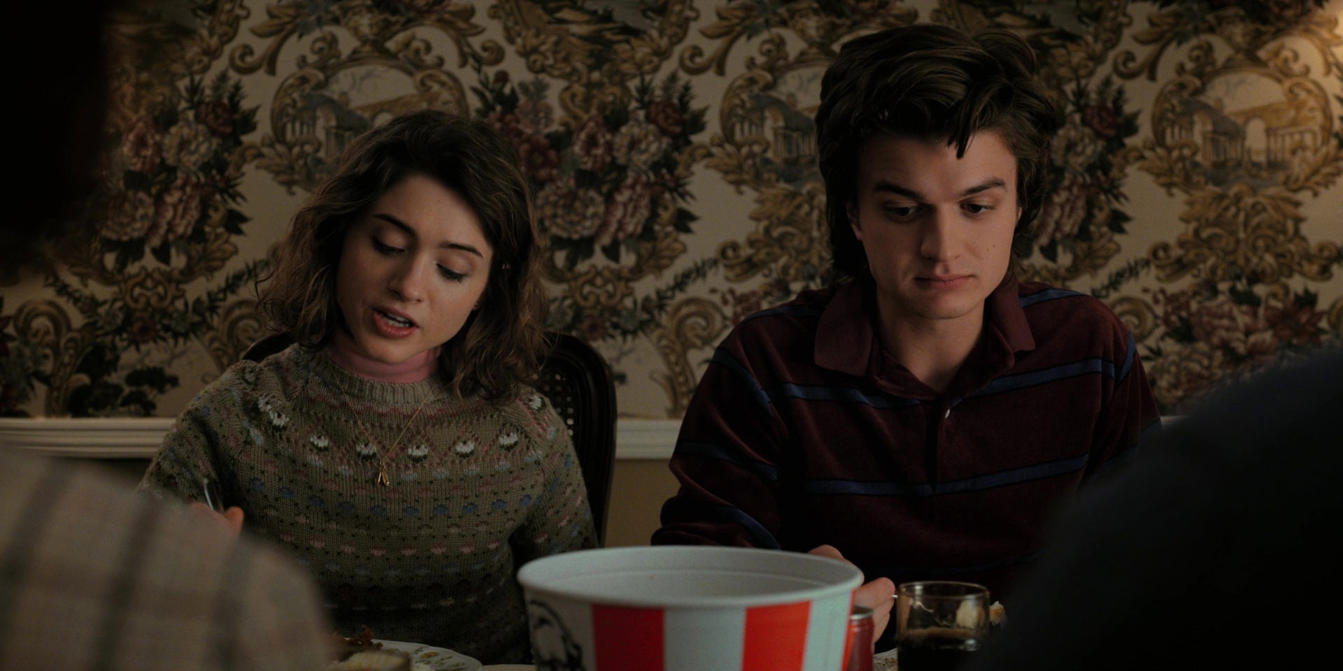 Реклама KFC в сериале Stranger Things (s02e01)